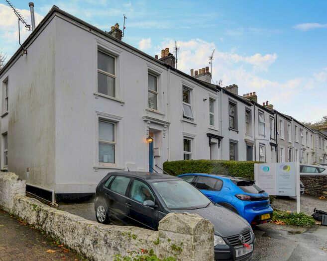 Houses for sale & to rent in TR11 2EE, Dracaena Avenue, Falmouth