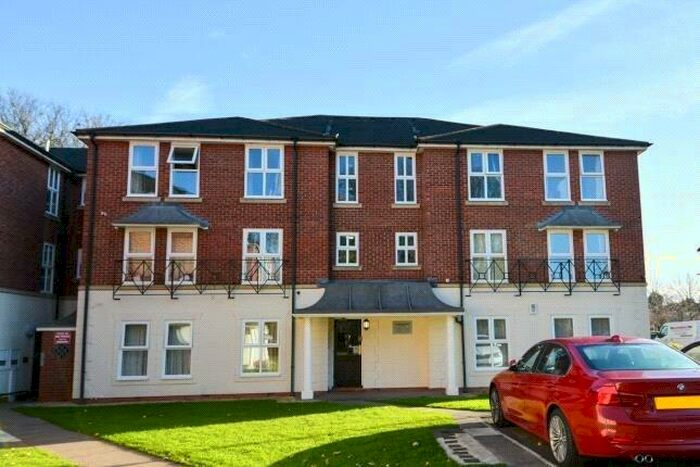 2 Bedroom Flat To Rent In Mariner Avenue, Edgbaston, Birmingham, West Midlands, B16