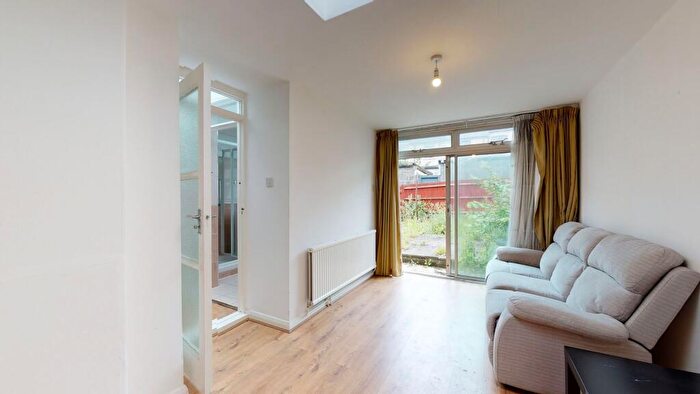 4 Bedroom House To Rent In Audley Road, London, NW4