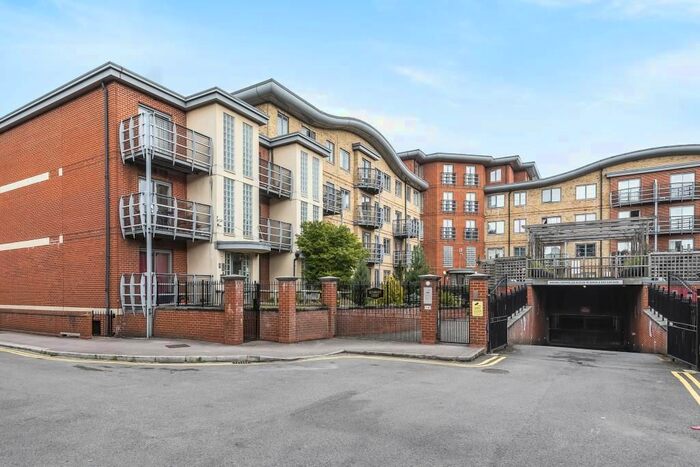2 Bedroom Flat To Rent In Jubilee Square, Reading, RG1