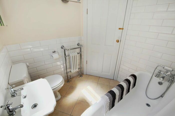 1 Bedroom Flat To Rent In Twickenham Road, Leytonstone, E11