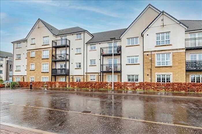 2 Bedroom Flat To Rent In Crown Crescent, Larbert, FK5