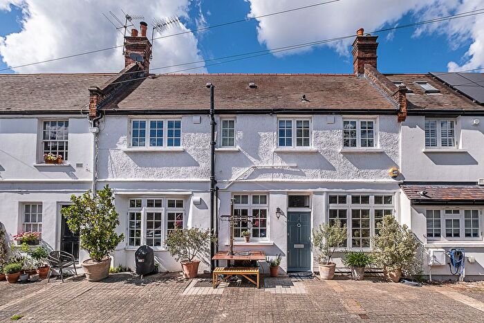 2 Bedroom Detached House For Sale In Bensbury Close, London, SW15