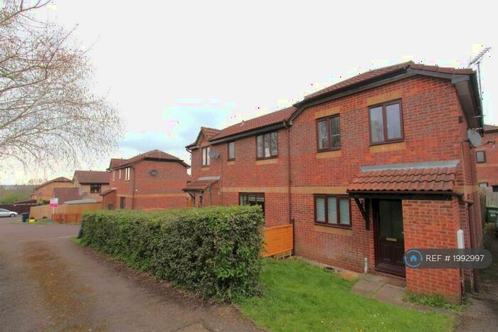 3 Bedroom Semi-Detached House To Rent In Whitley Mead, Stoke Gifford, Bristol, BS34