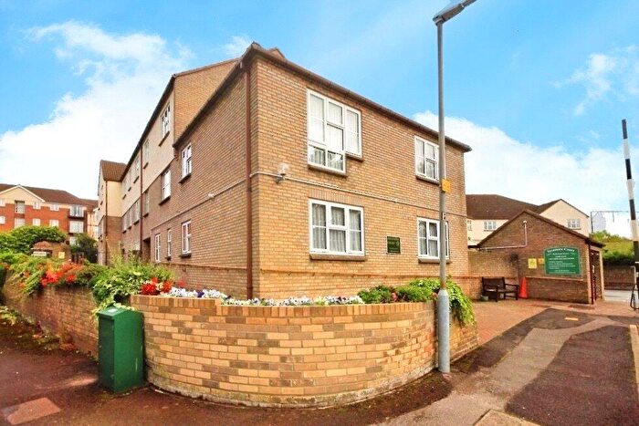 1 Bedroom Apartment For Sale In Sycamore Court, Stilemans, Wickford, Essex, SS11