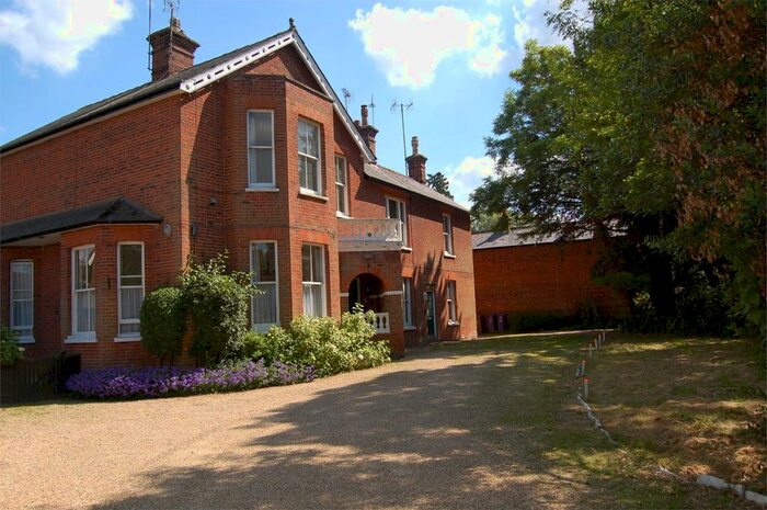 2 Bedroom Flat To Rent In Gosmore Ley Close, Gosmore, Hitchin, SG4