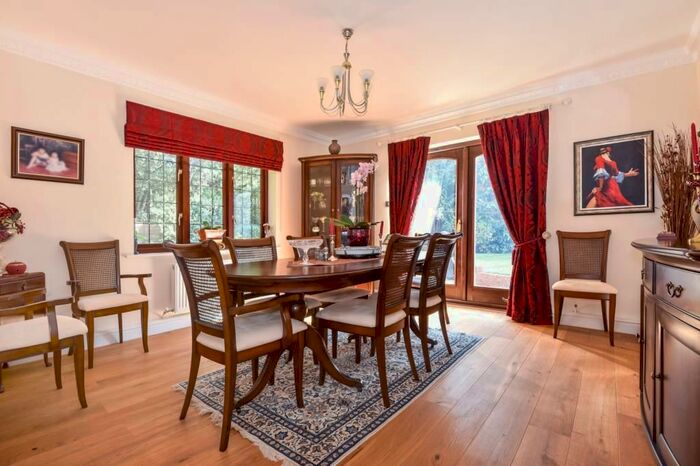 5 Bedroom Detached House For Sale In Maidenhead, Berkshire, SL6