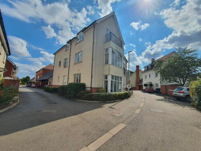 2 Bedroom Flat To Rent In Lambourne Chase, Great Baddow, Chelmsford, CM2