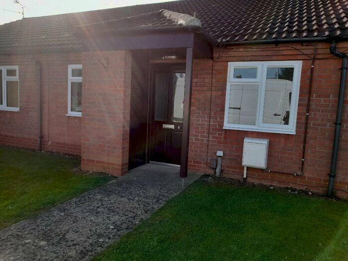2 Bedroom Semi-Detached Bungalow To Rent In Penrose Close, Lincoln, Lincolnshire, LN6