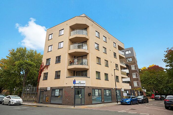 2 Bedroom Flat To Rent In Gateway House, Cavell Street, Whitechapel, E1