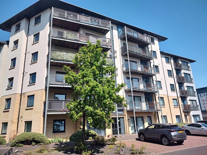 2 Bedroom Flat To Rent In Peffer Bank, Edinburgh, Midlothian, EH16