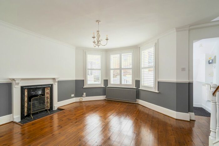 3 Bedroom Flat To Rent In Worley Road, St.Albans, AL3