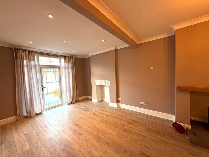 3 Bedroom Terraced House To Rent In Commercial Street, Ynysddu, Newport, NP11