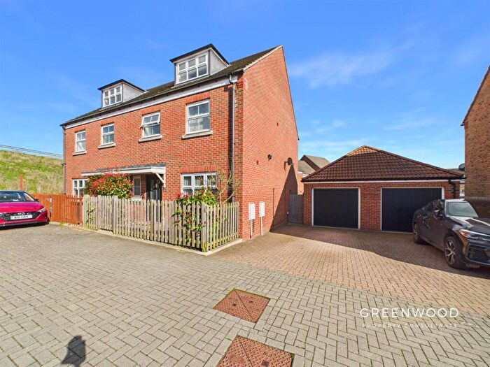 4 Bedroom Semi Detached House For Sale In Dove Court, Stanway, Colchester, CO3