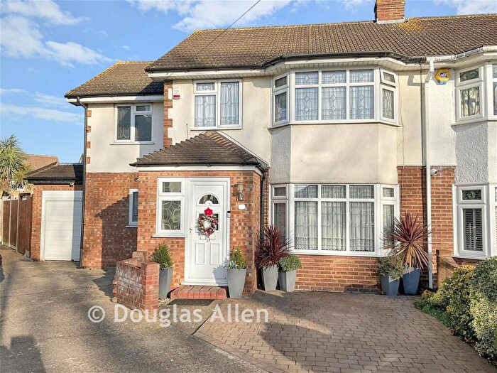 4 Bedroom Semi Detached House For Sale In Stephen Avenue, South Hornchurch, Essex, RM13