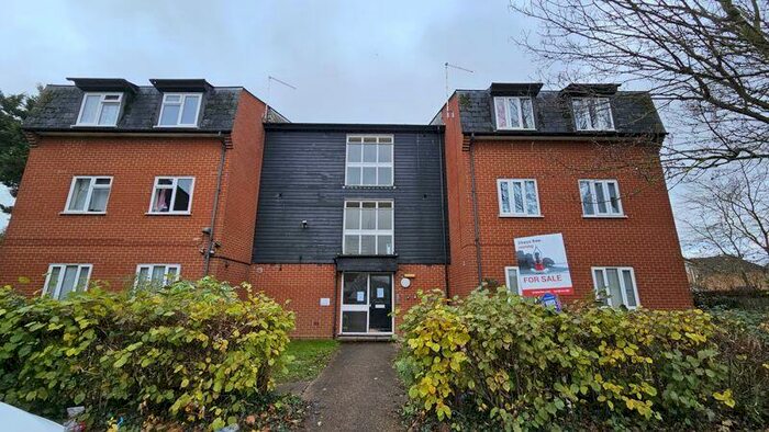 2 Bedroom Flat To Rent In Bowbank Close, Southend-On-Sea, SS3