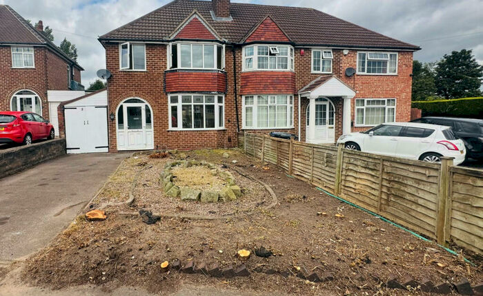 3 Bedroom Semi-Detached House To Rent In Banners Gate Road, Sutton Coldfield, B73