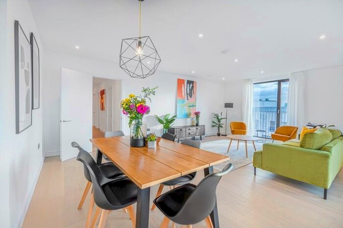 3 Bedroom Flat To Rent In Gorsuch Place, London, E2