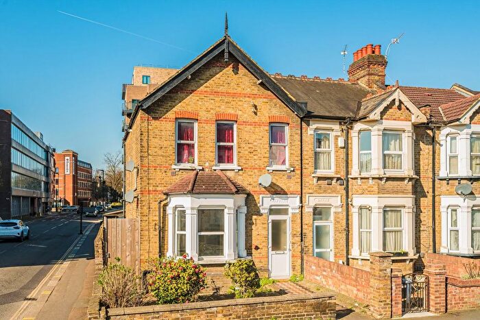 3 Bedroom Flat To Rent In Montague Road, Hounslow, TW3