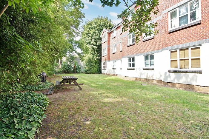 2 Bedroom Flat To Rent In Alcott House, Malting Way, Isleworth, TW7