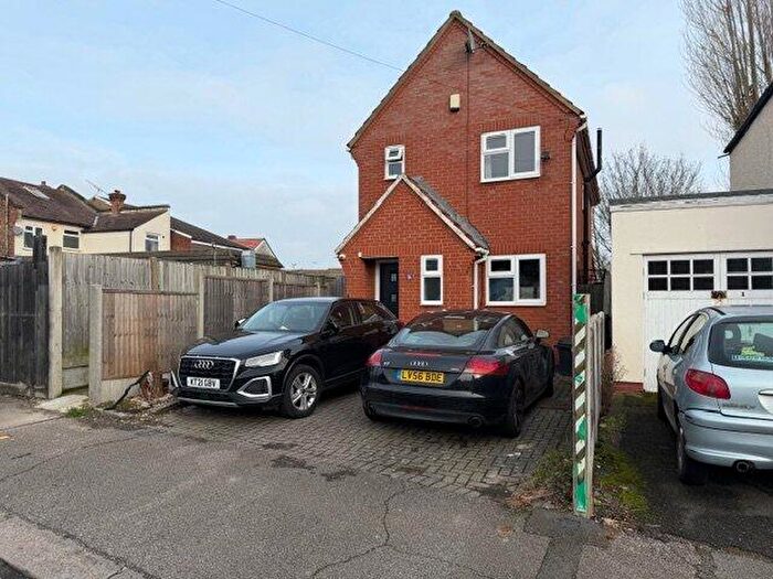2 Bedroom Detached House To Rent In Great Gardens Road, RM11