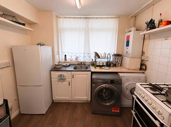 3 Bedroom Flat To Rent In Grosvenor Rise East, Walthamstow, E17