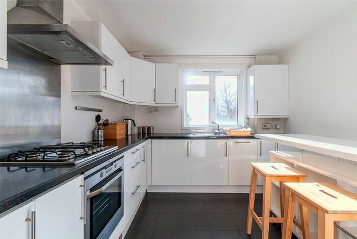 3 Bedroom Flat To Rent In Grafton Road, London, NW5