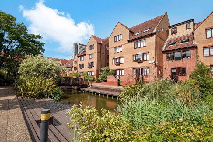 2 Bedroom Terraced House For Sale In Rotterdam Drive, London, E14