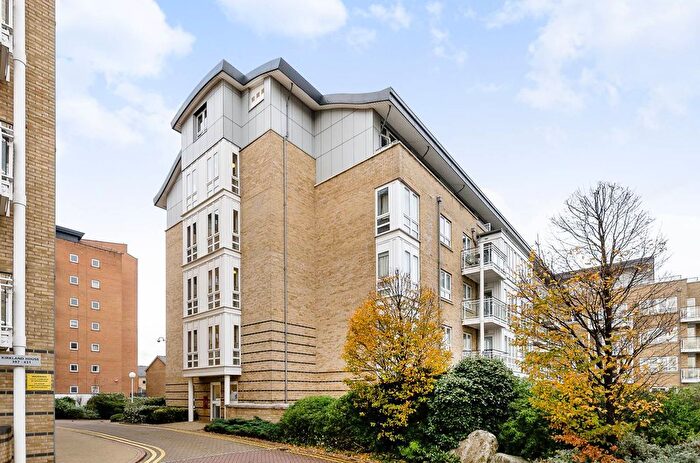 2 Bedroom Flat To Rent In St Davids Square, Canary Wharf, London, E14
