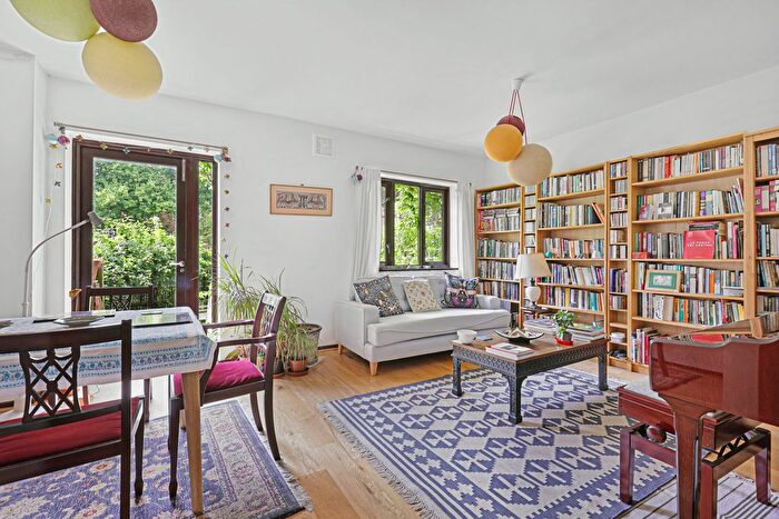 2 Bedroom Flat To Rent In Treaty Street, Kings Cross, N1