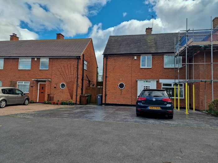 3 Bedroom Semi-Detached House To Rent In Evenlode Road, Solihull, B92