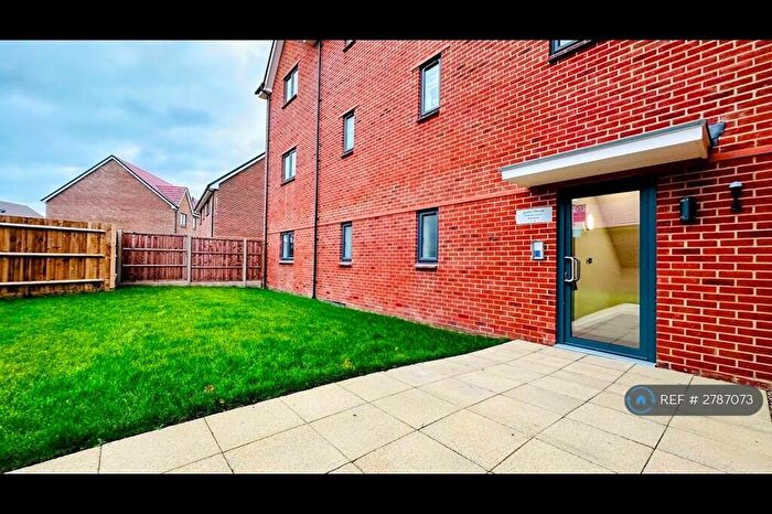 2 Bedroom Flat To Rent In Quiller Avenue, RG2