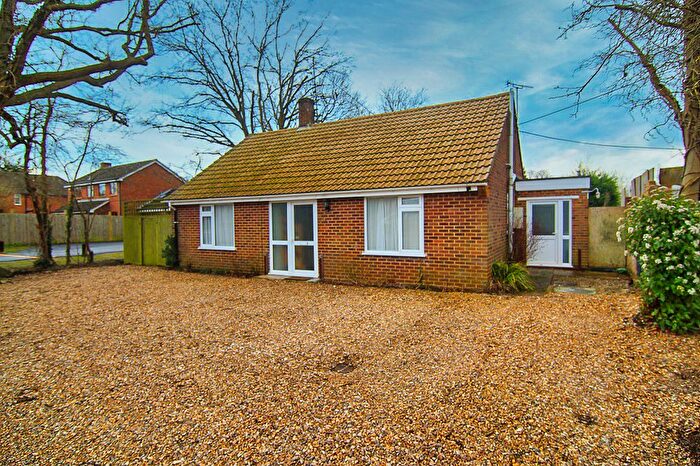 2 Bedroom Detached Bungalow To Rent In Reading Road, Winnersh, Wokingham, RG41