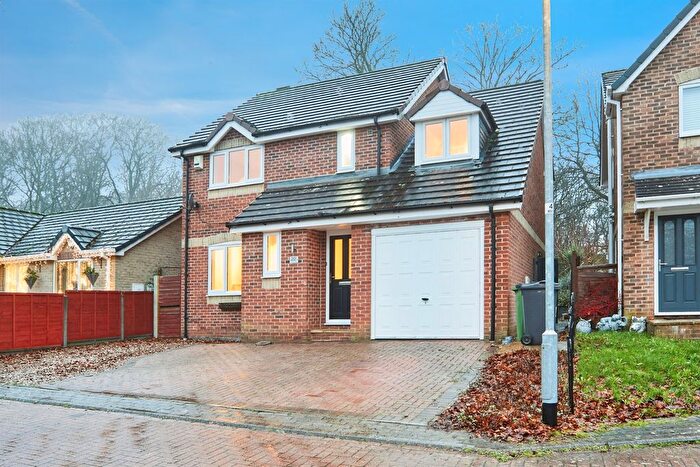 4 Bedroom Detached House For Sale In Maple Croft, New Farnley, Leeds, LS12