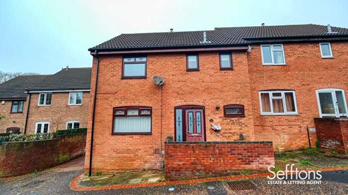 3 Bedroom Semi Detached House For Sale In Rosebay Close, Norwich, Norfolk, NR6