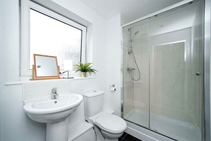 2 Bedroom Apartment To Rent In Shingly Place, The Ridgeway, Chingford, E4
