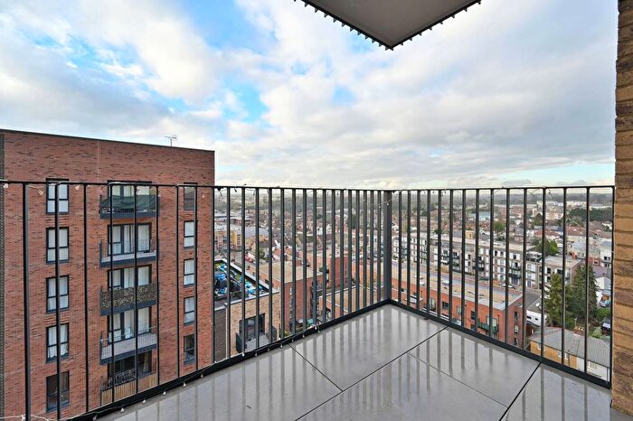 2 Bedroom Flat To Rent In Repton House, Watford, WD18