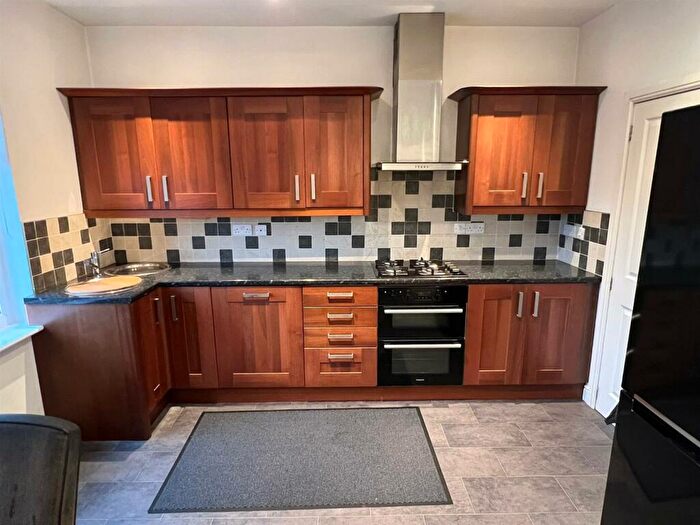 2 Bedroom End Of Terrace House To Rent In Crosland Hill Road, Crosland Moor, Huddersfield, HD4