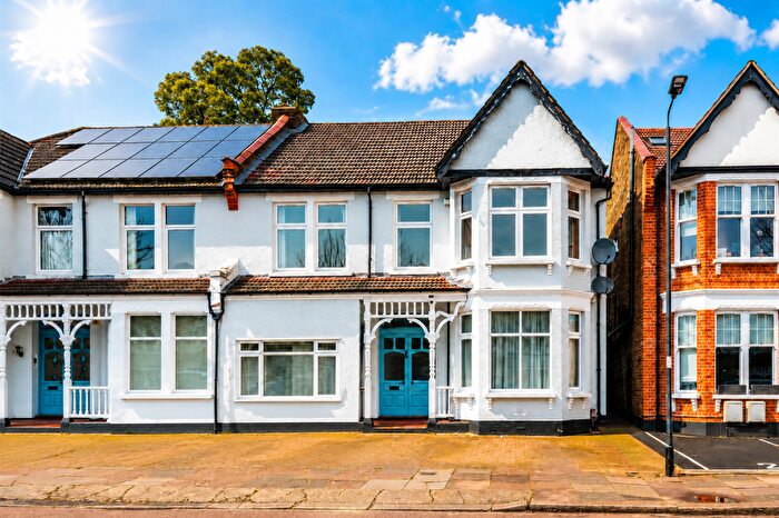 1 Bedroom House For Sale In Selborne Road, Palmers Green, N14