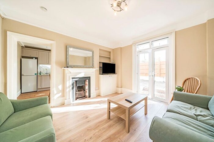 2 Bedroom Flat To Rent In Peterborough Villas, Fulham, SW6