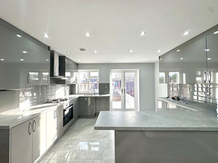 4 Bedroom Semi Detached House To Rent In Swan Road, Feltham, TW13