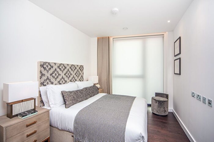 2 Bedroom Flat To Rent In Charles Clowes Walk, London, SW11