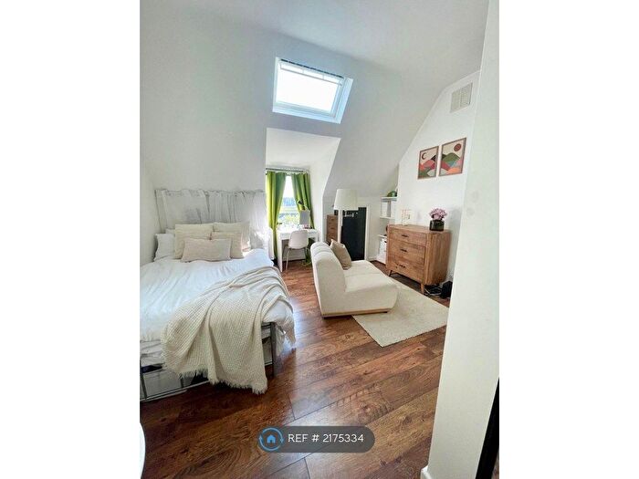 Studio To Rent In Ferme Park Road, London, N4