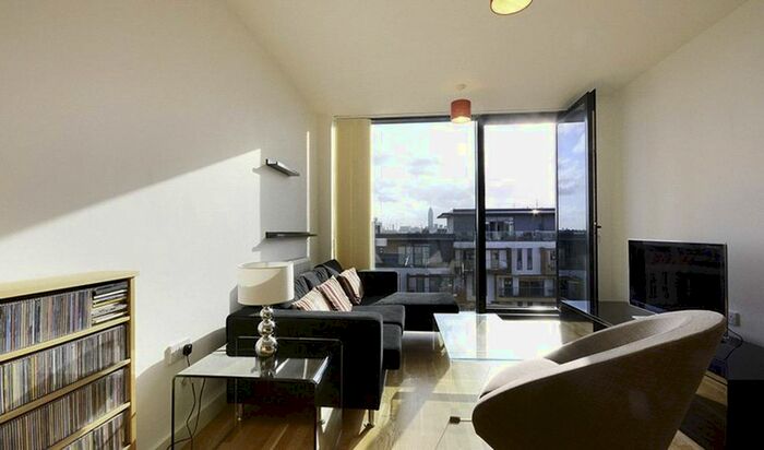 2 Bedroom Flat To Rent In Amelia Street, Elephant And Castle, SE17