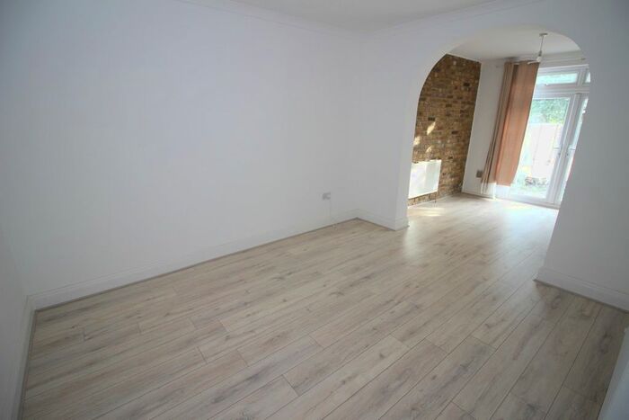 4 Bedroom Property To Rent In Dene Avenue, Hounslow, TW3