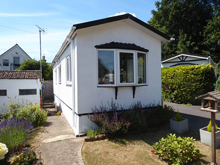 1 Bedroom Mobile/park Home For Sale In The Oaks, Longmoor Road, Greatham, Liss, GU33