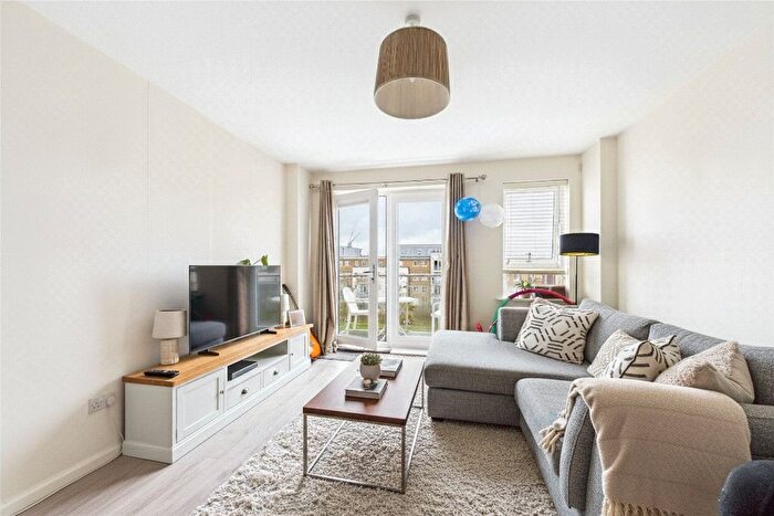 2 Bedroom Flat To Rent In Heathland Court, Grebe Way, Maidenhead, Berkshire, SL6