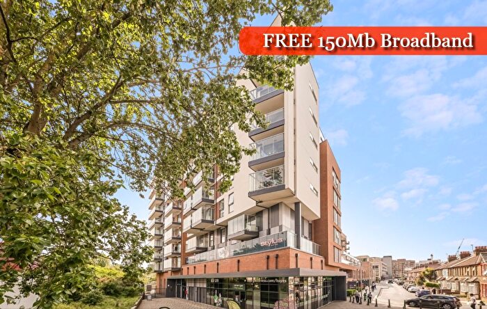 1 Bedroom Flat To Rent In Stylus Place, Hayes, UB3