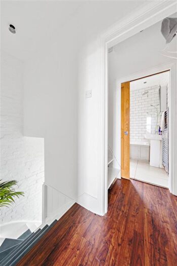 2 Bedroom Apartment To Rent In Brighton Avenue, Walthamstow, E17