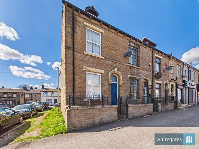 3 Bedroom End Terrace House For Sale In Killinghall Road, Bradford, West Yorkshire, BD3